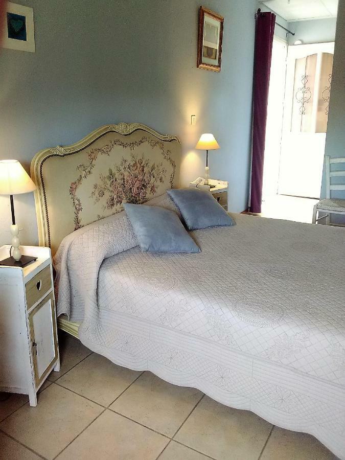 Chambres Et Gite Peyroutas " Camille" Vignonet St Emilion Bagian luar foto